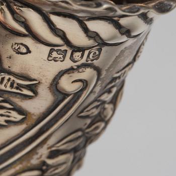 VAS, ett par, silver, London, England, 1900-01.