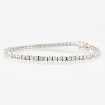 Tennis bracelet 18K white gold with round brilliant-cut diamonds.