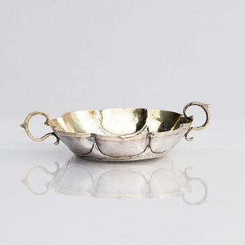 A small German parcel-gilt silver dish (possibly wine tasting bowl), Hans Jacob Bauer III, Augsburg 1689-1692.