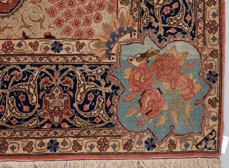 SEMI-ANTIQUE TABRIZ FIGURAL. 203 x 144 cm.