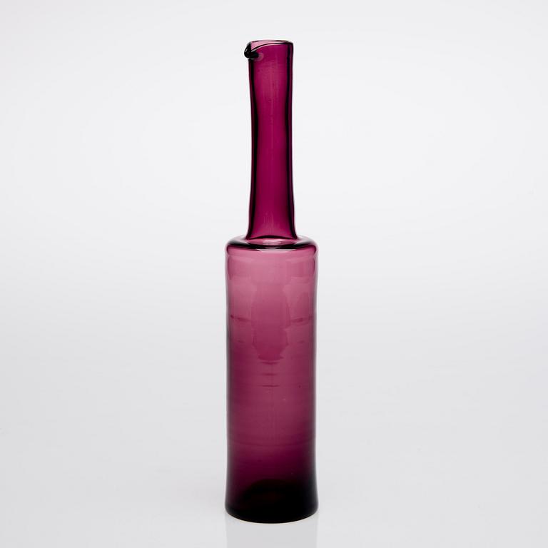 FLASKA, glas, signerad Nanny Still Riihimäen Lasi. Modellen formgiven 1959.