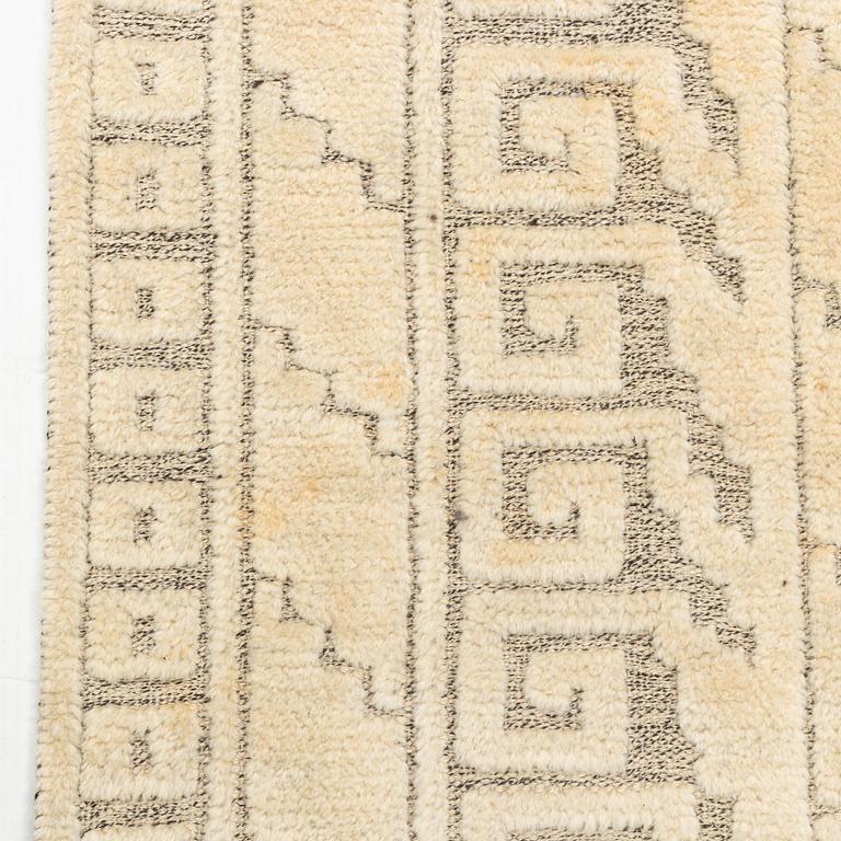 Märta Måås-Fjetterström, A carpet,  "Vita spetsporten", knotted pile in relief, 270 x 164 cm, signed AB MMF A.C.E. C 1962.