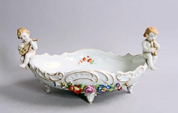 JARDINIERE, porslin. von Schierholz. rokokostil.