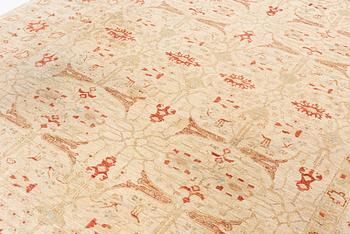 Carpet, Ziegler design, approx. 250 x 308 cm.