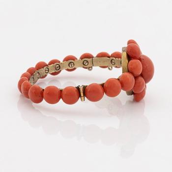 Set, bangle, necklace and brooch, coral.