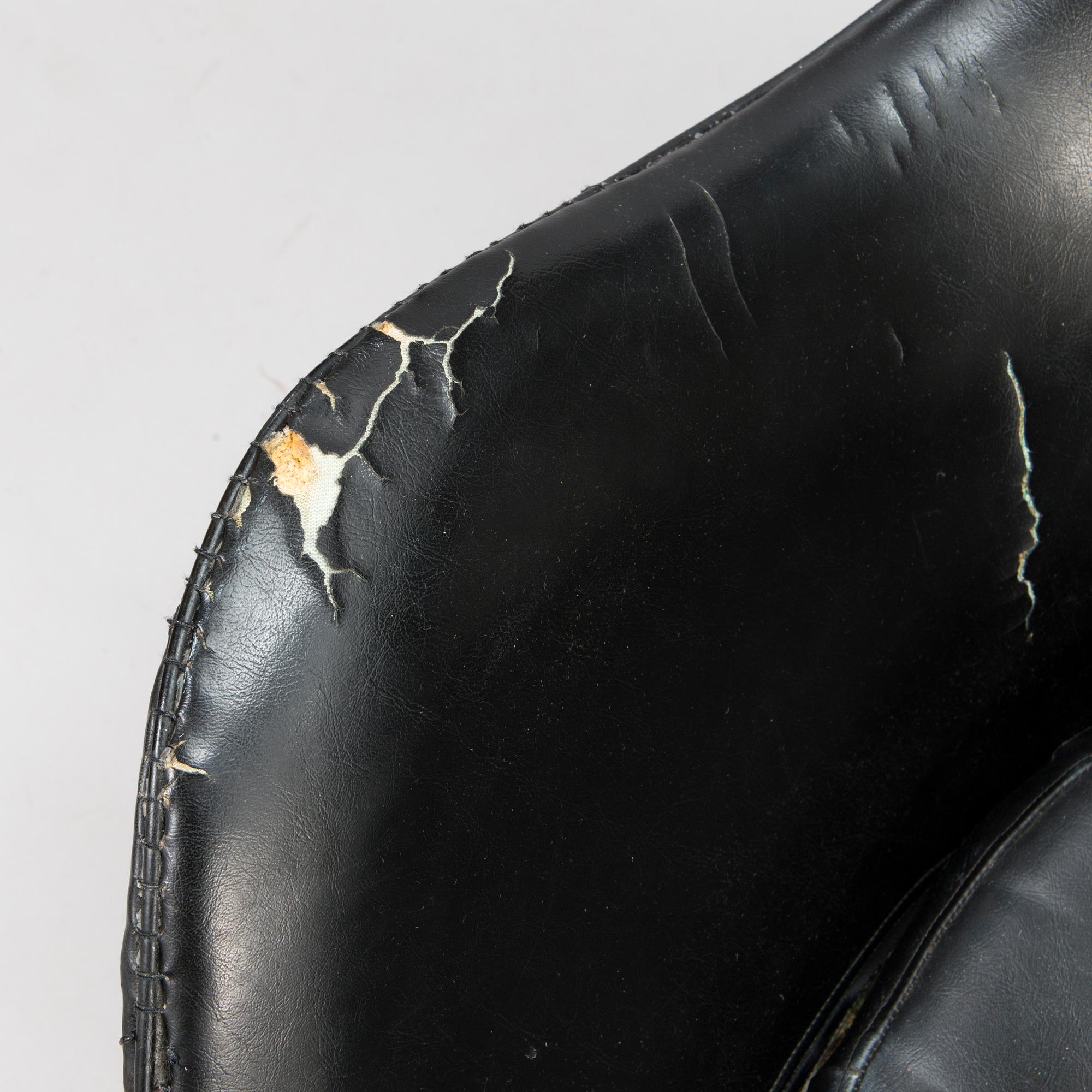 ARNE JACOBSEN, A 1960s arm chair "Egg chair" designed for Fritz Hansen, Denmark.