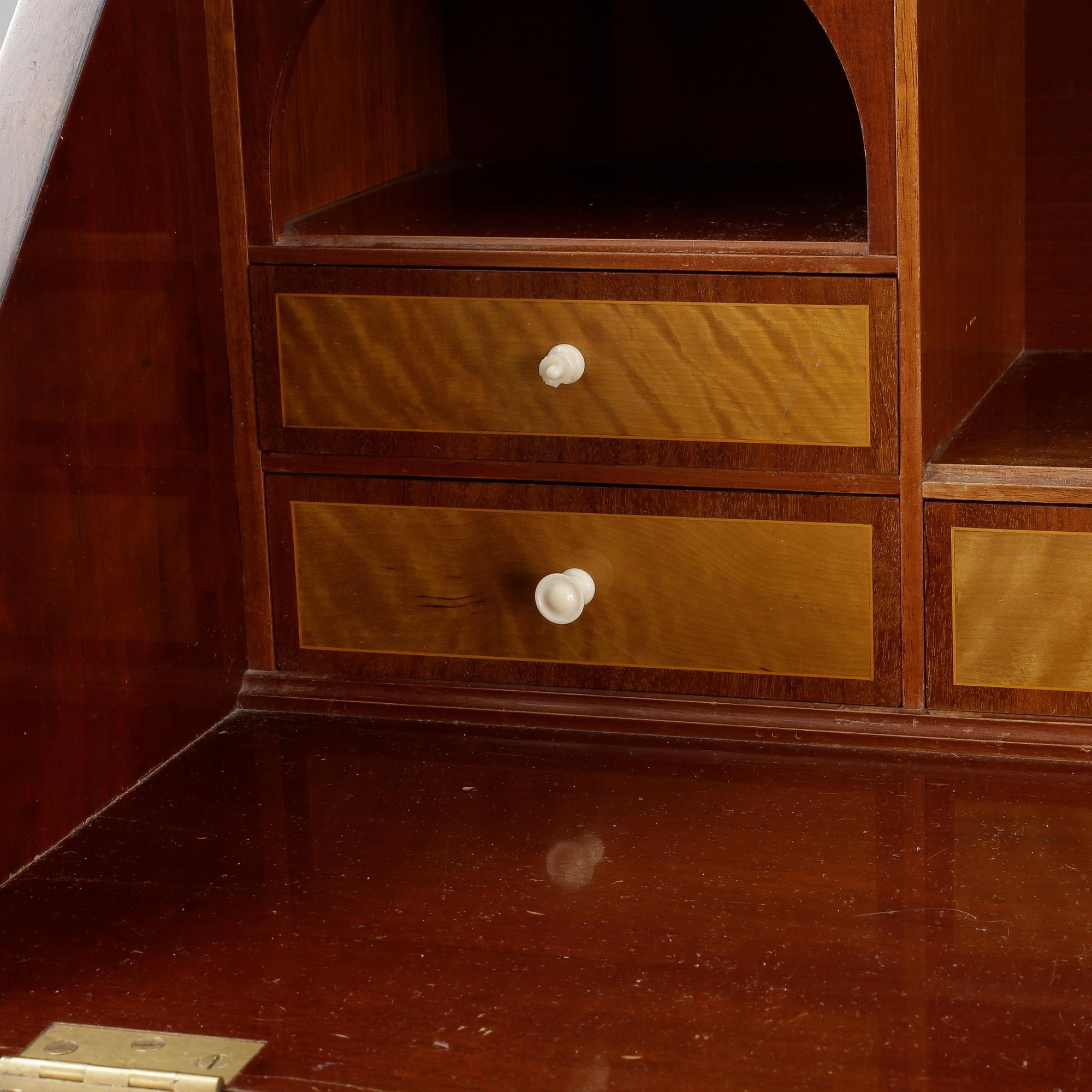 SEKRETÄR, gustaviansk stil, omkring 1900-talets mitt.