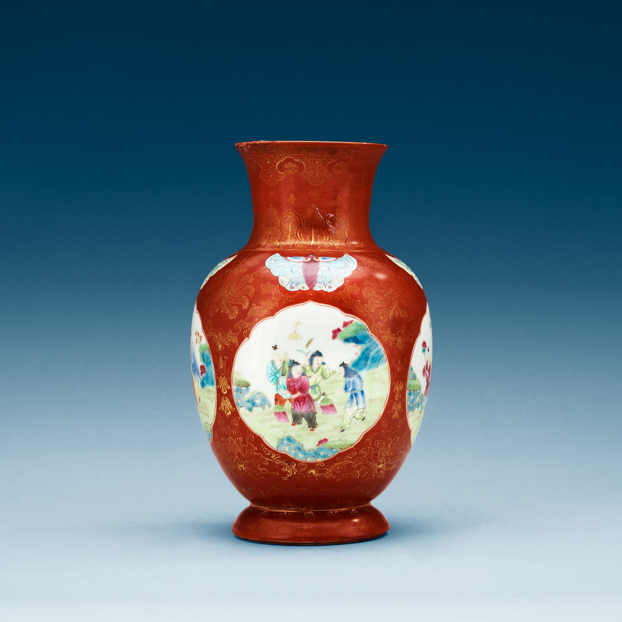 A famille rose vase, late Qing dynasty.