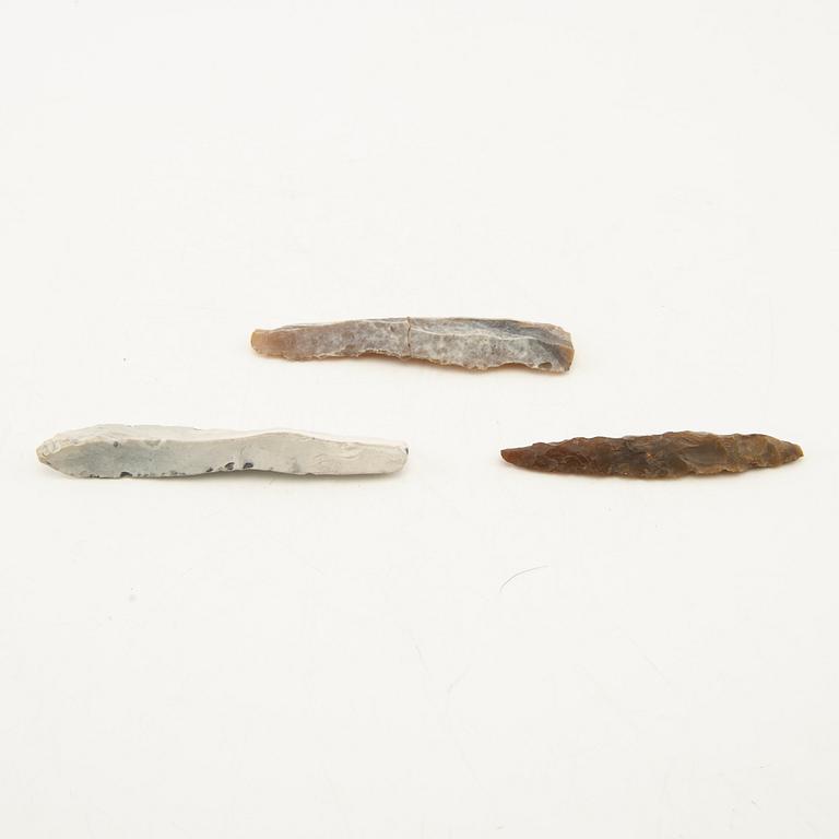 Arrowheads, stone axes, etc., seven pieces, Neolithic.