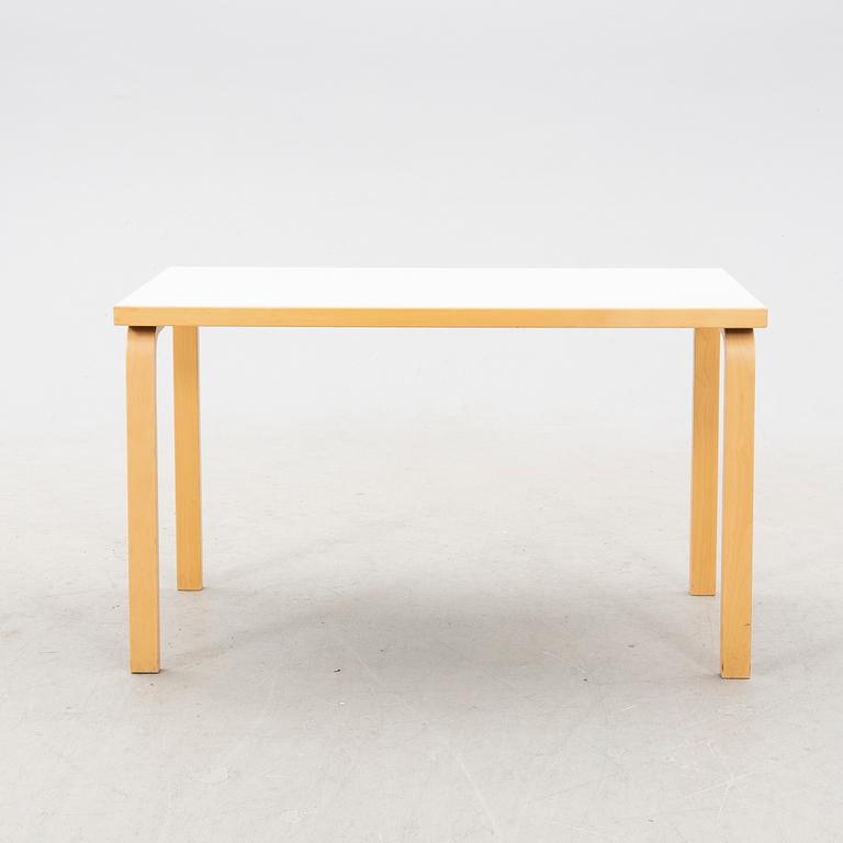 Alvar Aalto, bord, modell 80a, Artek, 2000-tal.
