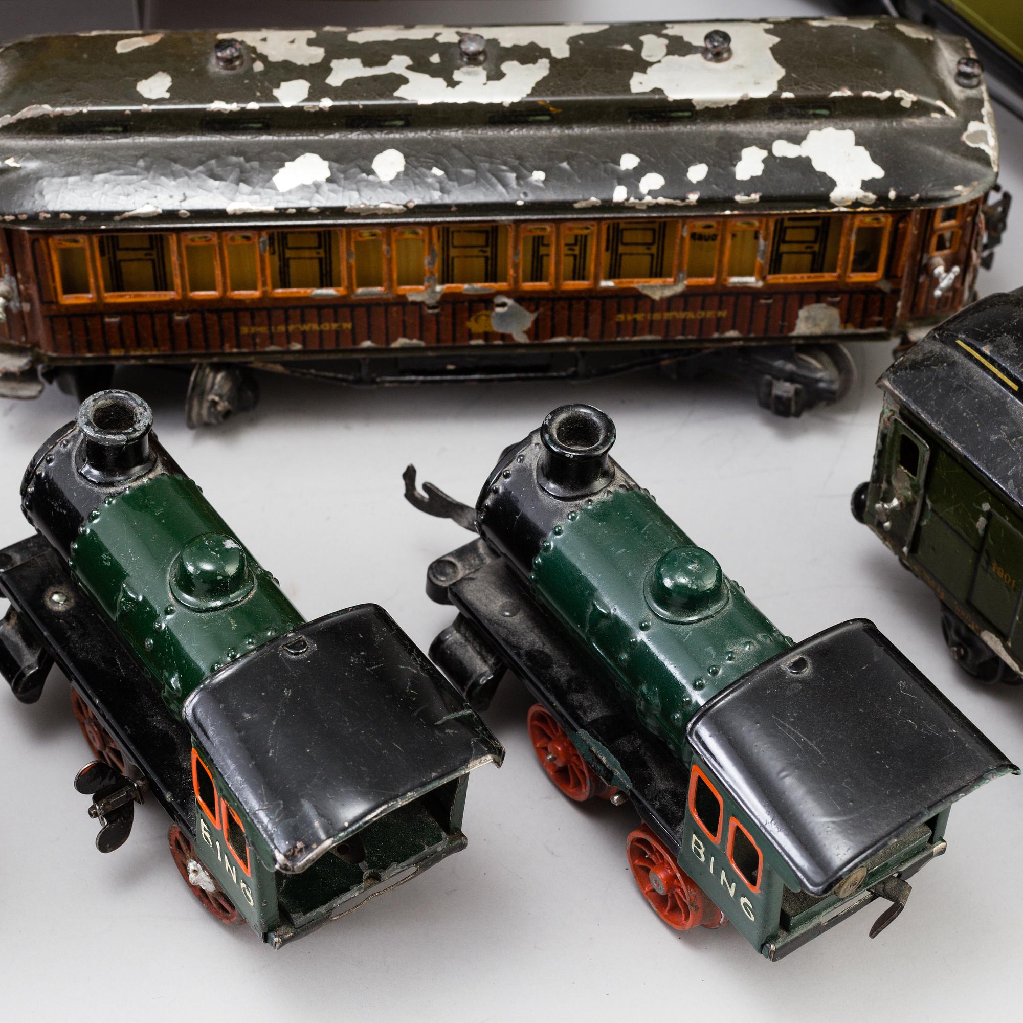 A lot of 10 pieces of locomotives and wagons, Germany, early 20th century.