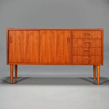 SIDEBOARD, 1900-talets tredje kvartal.