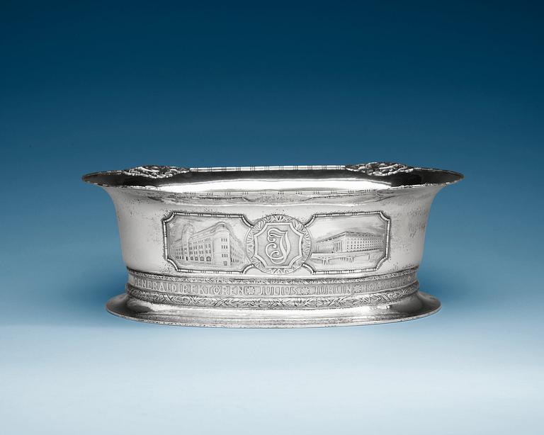 A C.G. Hallberg silver jardinière, Stockholm 1926.