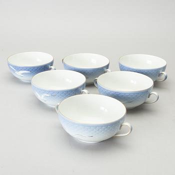BULJONGKOPPAR med FAT, 10 st, porslin, "Måsen", Royal Copenhagen, 1900-tal.