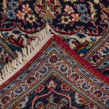 A semiantique Keshan carpet ca 297 x 210 cm.