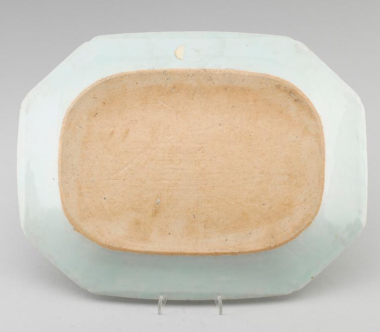 STEKFAT, porslin, Kina, Qianlong 1736-1795.