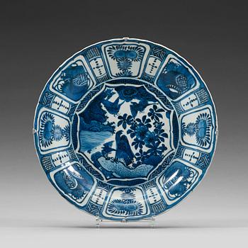 442. A blue and white kraakdish, Ming dynasty, Wanli (1572-1620).