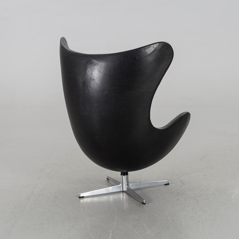 ARNE JACOBSEN, fåtölj, "Ägget/ The Egg Chair" för Fritz Hansen, Danmark 1960-tal.