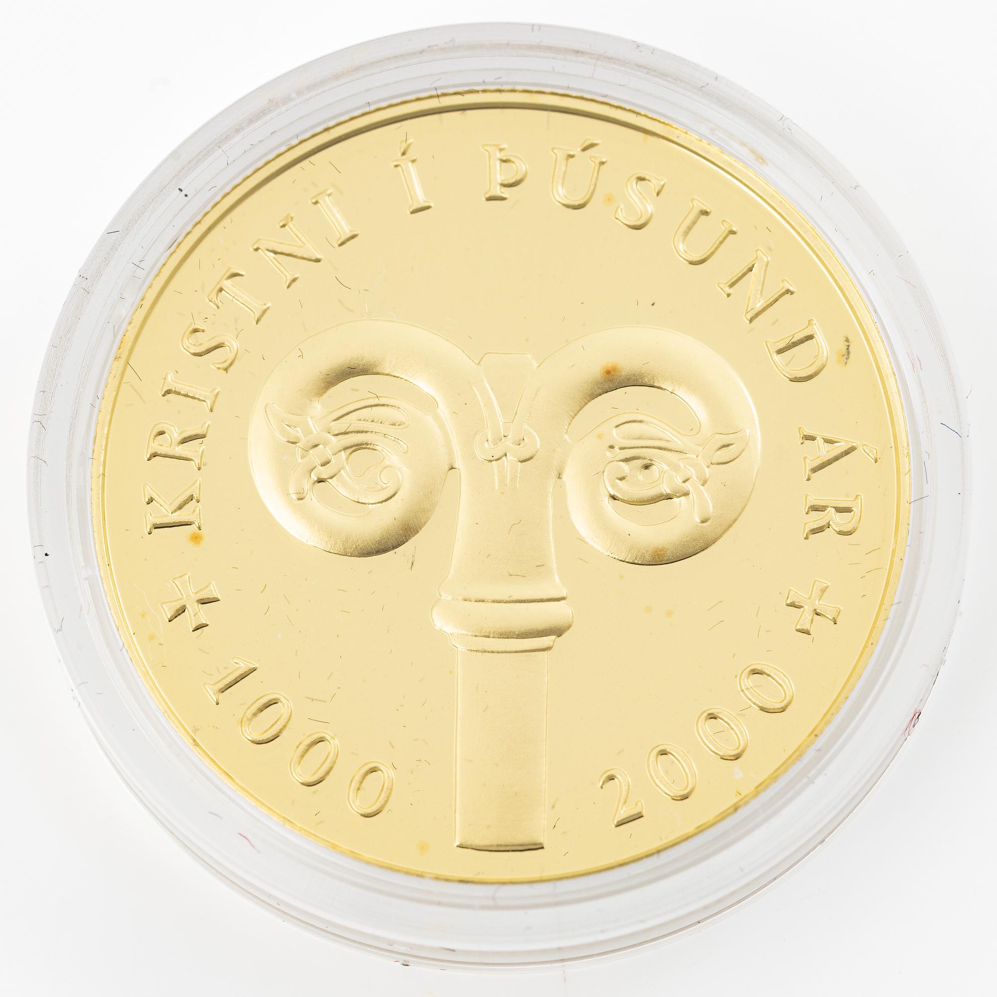 Gold coin, 21,6 carat, Iceland, 10,000 kronur, the year 2000.