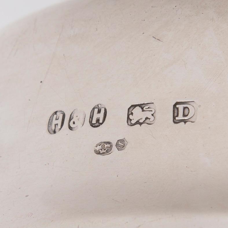 SHAKER, silver, Birmingham, England 1928. Vikt 312,6 g.