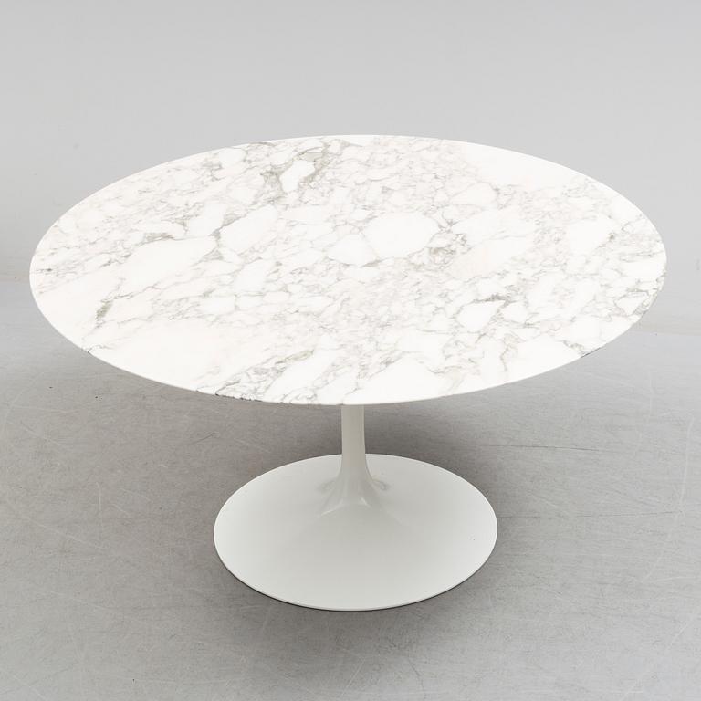 A "Tulip" table by Eero Saarinen, Knoll International.