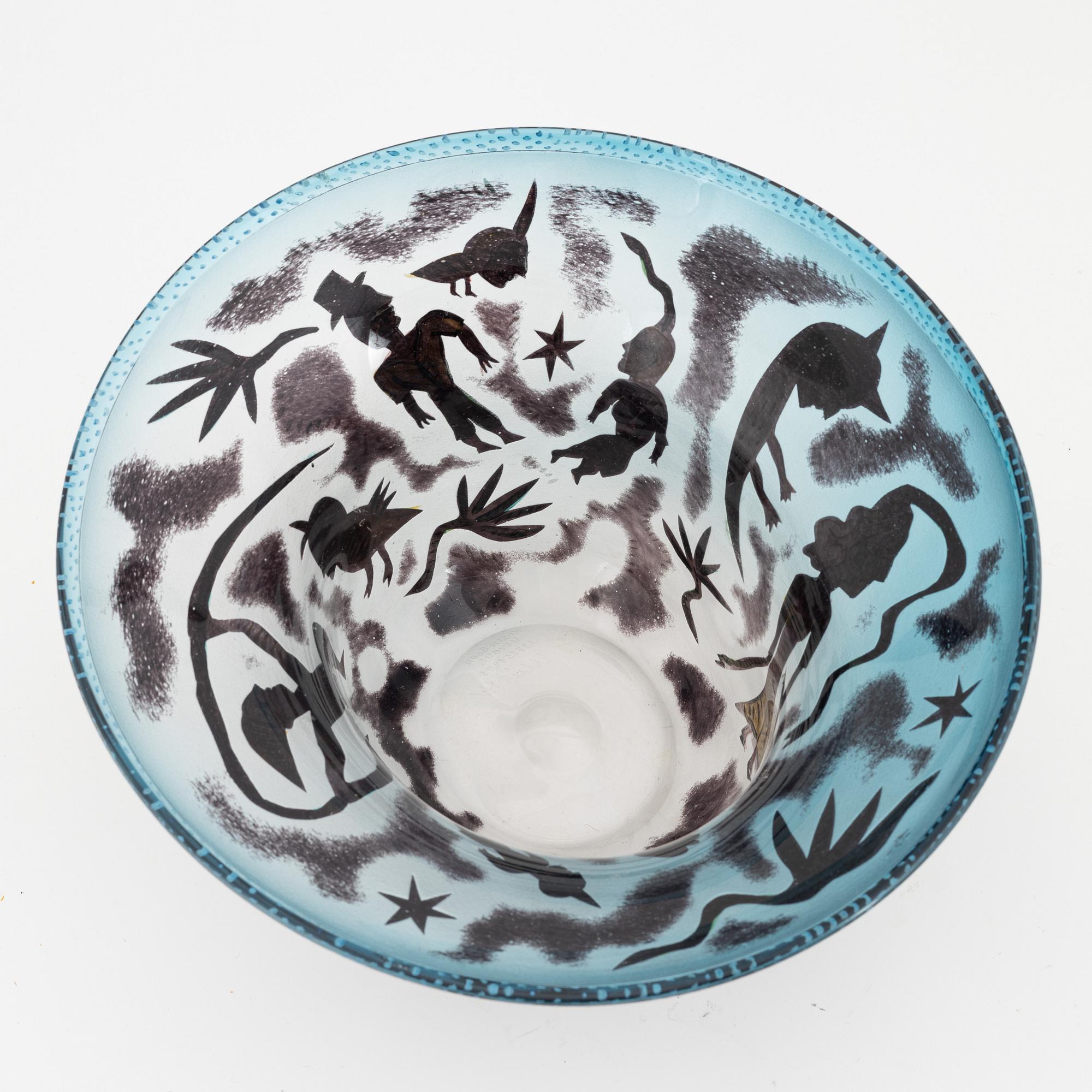 Ulrica Hydman-Vallien, a unique glass bowl from Kosta Boda.