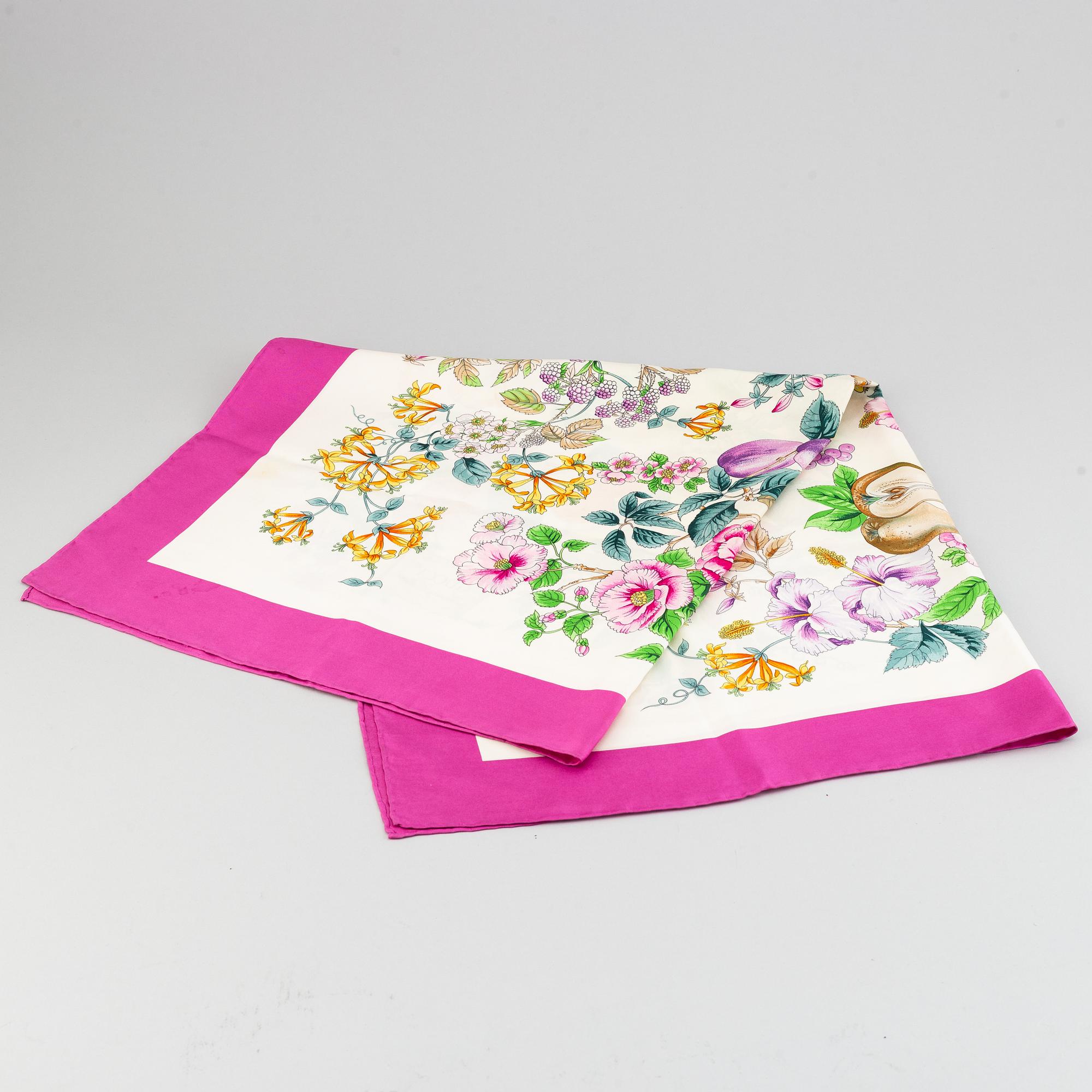 Gucci, A silk scarf.