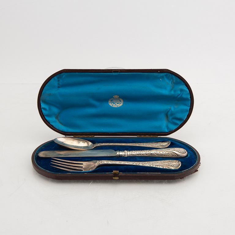 An Englis 19th century three pcs silver cutlery mark of GW Adams London 1876 total weight 172 grams.