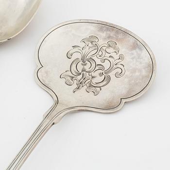 Bestickuppsättning, 94 delar, silver, bl a 'Olga' och andra modeller, bl a CG Hallberg 1957.