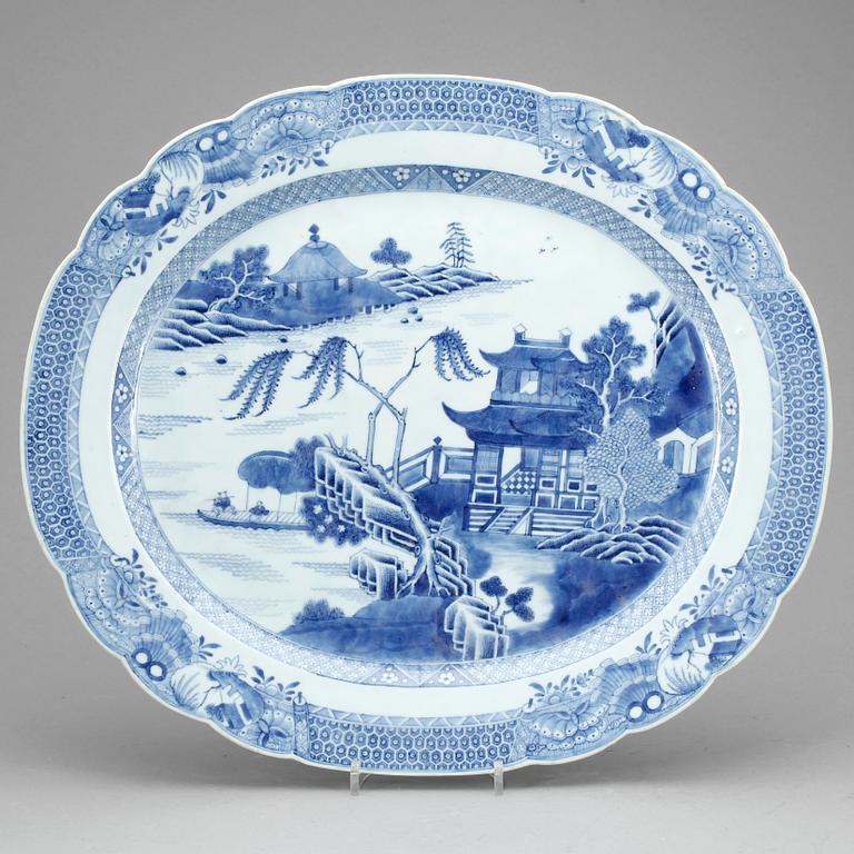 STEKFAT, porslin, Kina, Qing dynastin, Qianlong, 1700-tal.