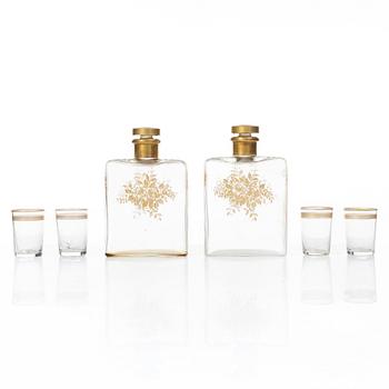 Bokgömma med likörset, 1900-tal med äldre böcker.