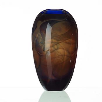 Eva Englund, An Eva Englund 'Graal' glass vase, Orrefors 1988.