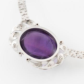 Necklace in 18K white gold with a cabochon-cut amethyst and round brilliant-cut diamonds.