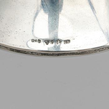 BÄGARE, 2 st, Guldsmedsaktiebolaget, Stockholm, 1922, 1937. Totalvikt ca 495 gram.
