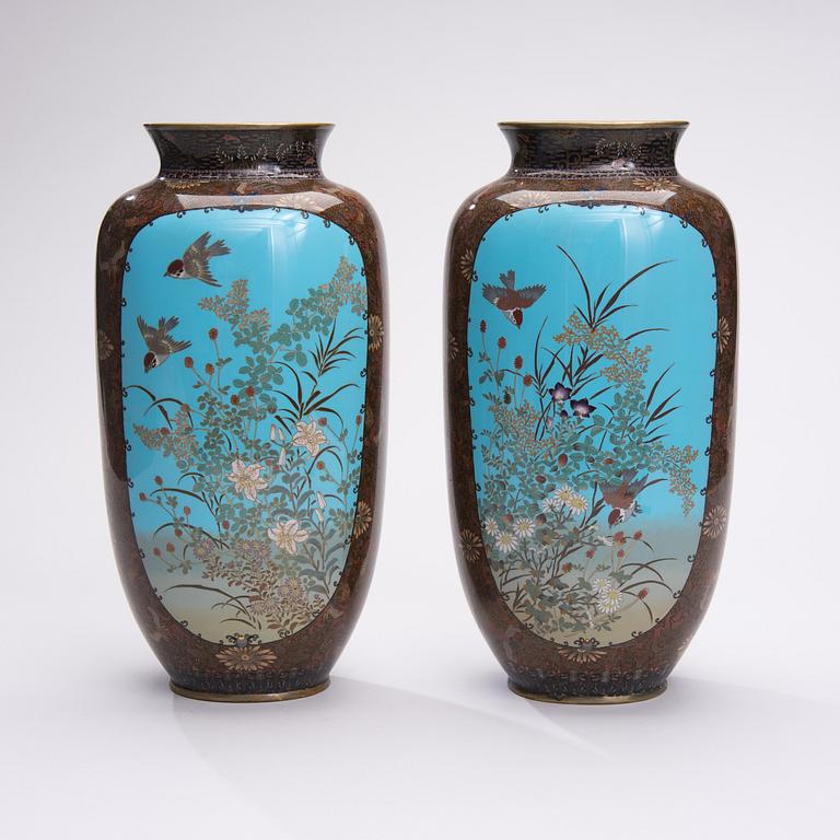 VAS, 2 st, cloissonée, Japan 1900-talets början.