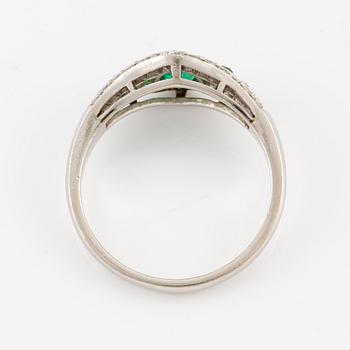 Ring, platinum with emerald and brilliant-cut diamonds.