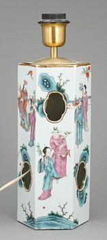 BORDSLAMPA, porslin, Kina, sent 1800-tal.
