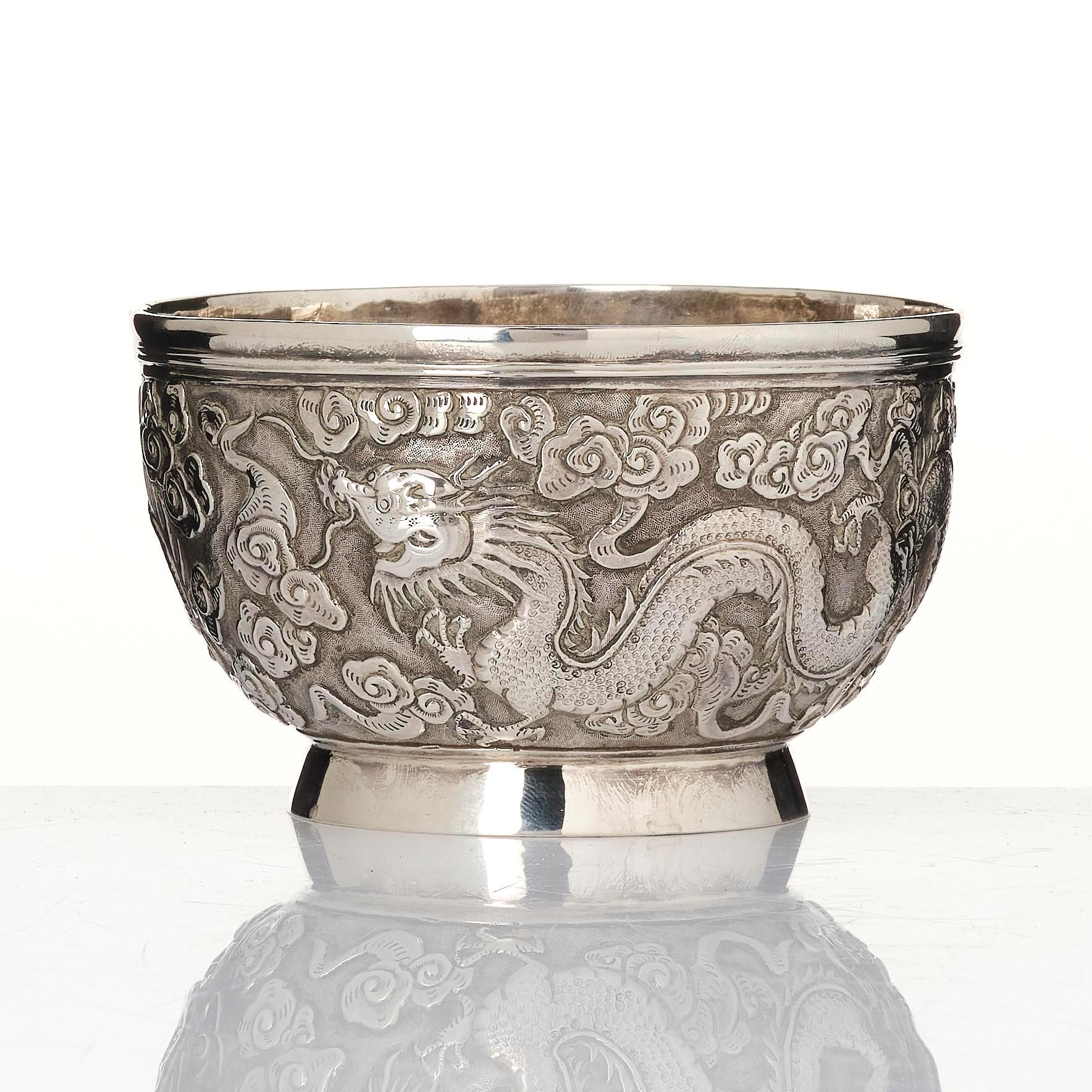 Skål, silver. Kina, 1800-talets senare del. Med monogram D v R under adlig krona.