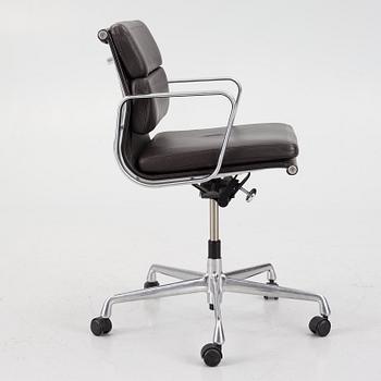 Charles & Ray Eames, kontorsstol, "Soft Pad Chair EA217", Vitra.