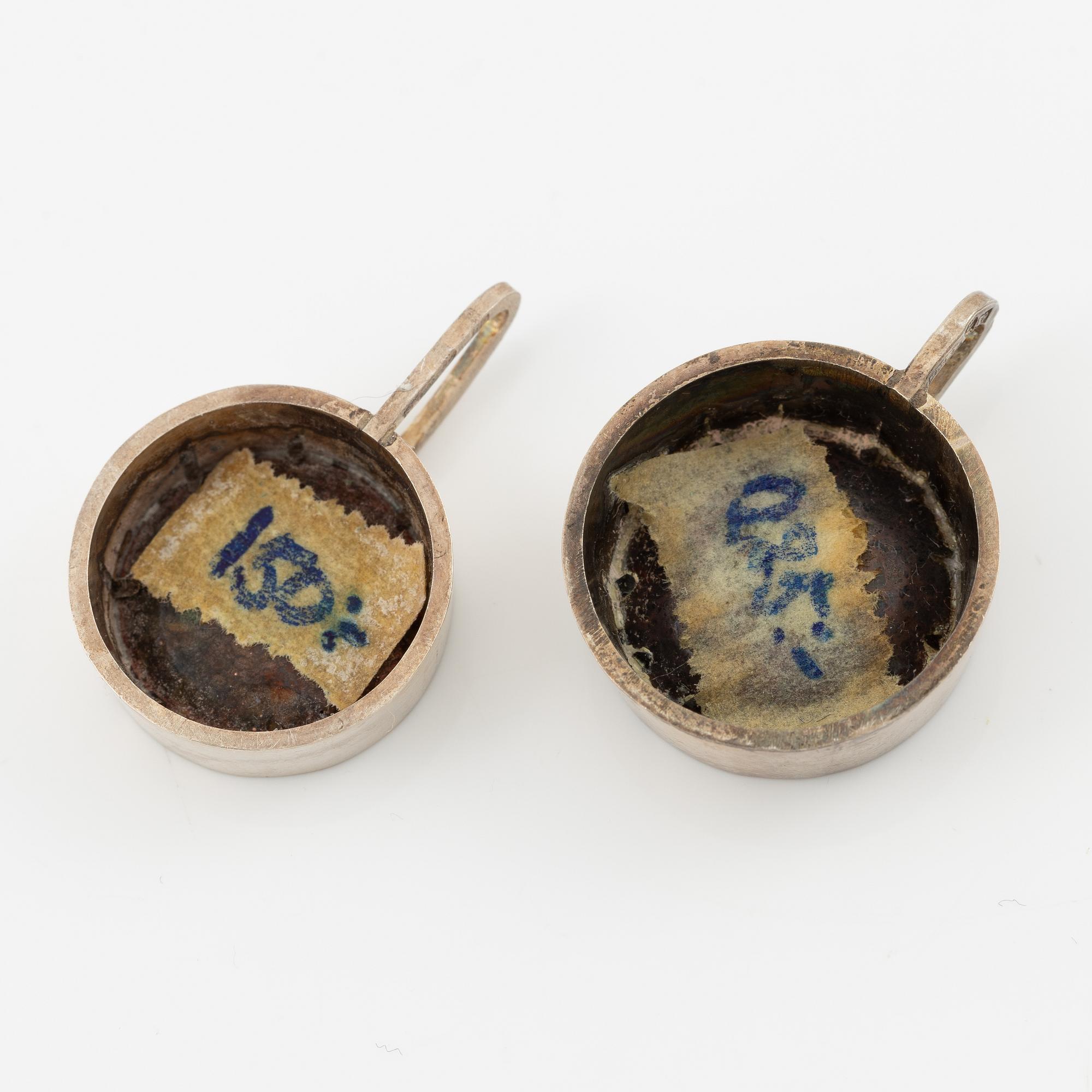 Lars Arby, ett armband och sex hängen samt en halsring, silver, med emalj.