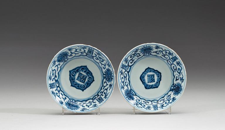 A set of eight blue and white dishes, Ming dynasty, Tianqi/Chongzhen (1621-1644).