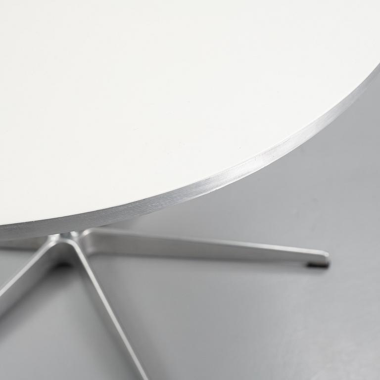 An Arne Jacobsen table for Fritz Hansen, Signed with label and dated 1985.