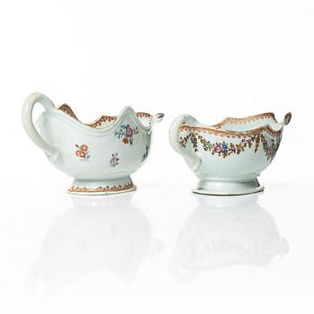 Two Chinese famille rose porcelain sauce boats, Qing dynasty, Qianlong (1736-95).
