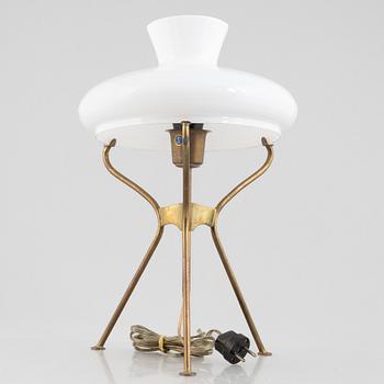 Bertil Brisborg & Torsten Claeson (1893-1978), a table lamp. "model Triva 532-018", Nordiska Kompaniet, 1950s.