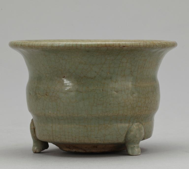 RÖKELSEKAR, lergods, celadon, Ming 1368-1644.