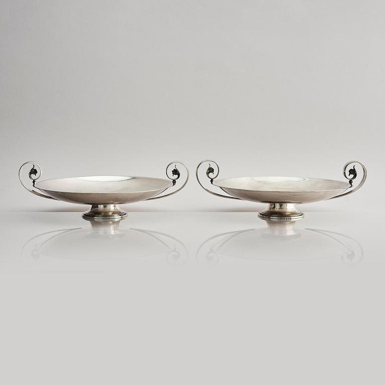 Two sterling silver bowls with handles, Atelier Borgila, designed by Erik Fleming, Stockholm 1930.