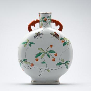 PILGRIMSKRUS, porslin, Kina, 1900-tal.