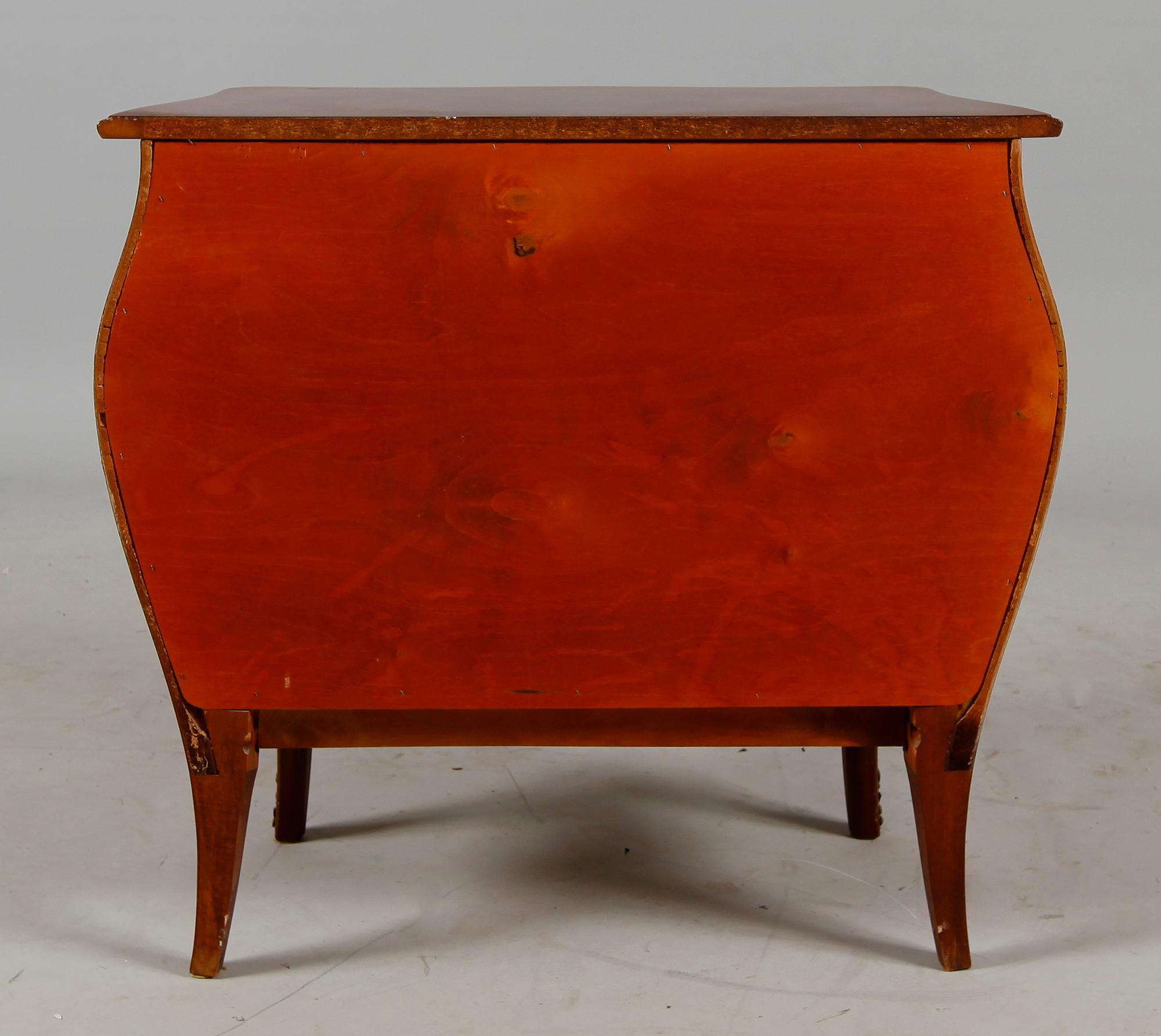 BYRÅ, rokokostil, 1900-talets andra hälft.