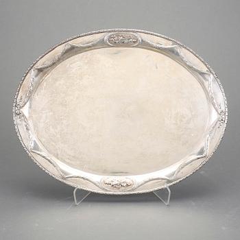 BRICKA, silverhalt 800, 1210 gram.
