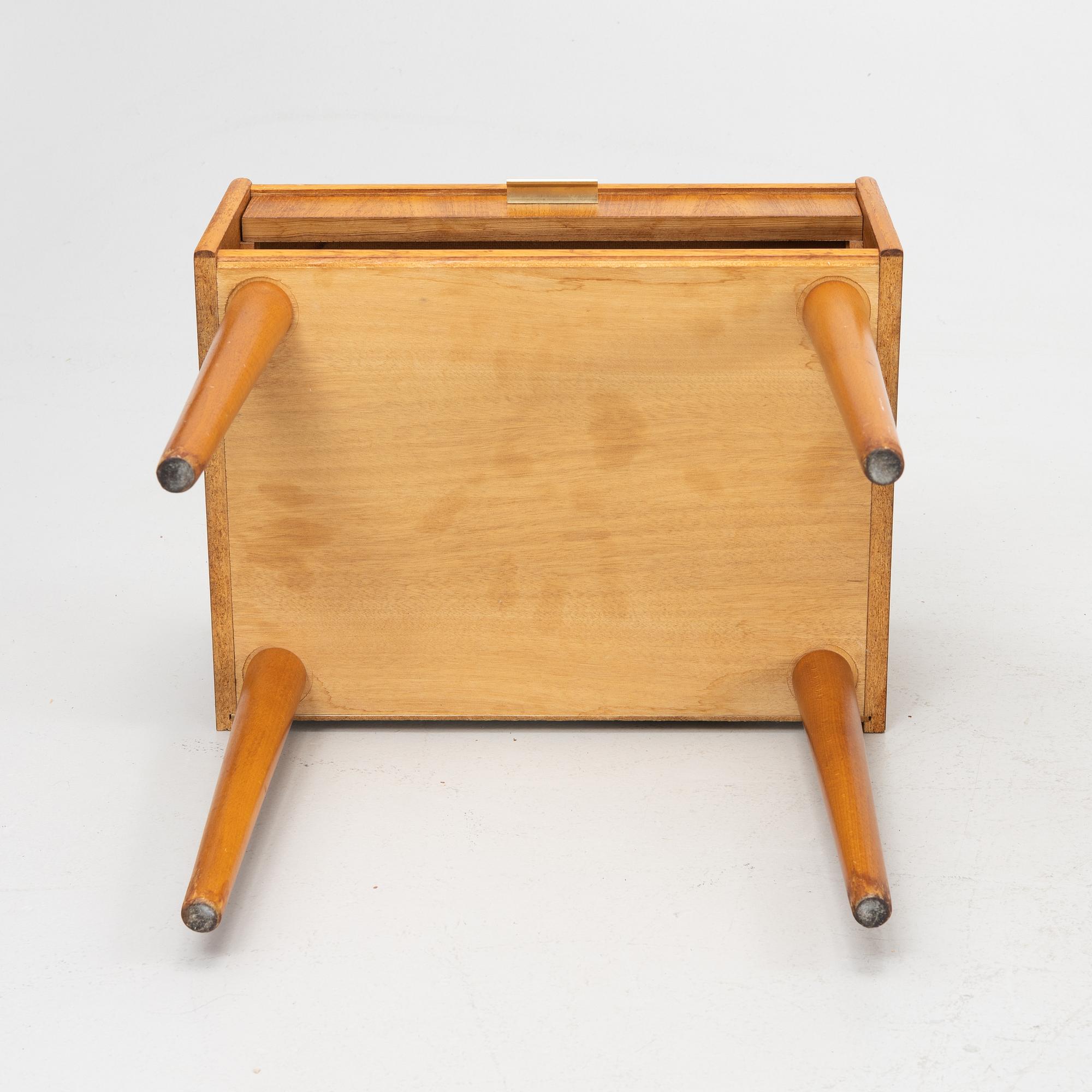 Sängbord, ett par, 1900-talets andra hälft.